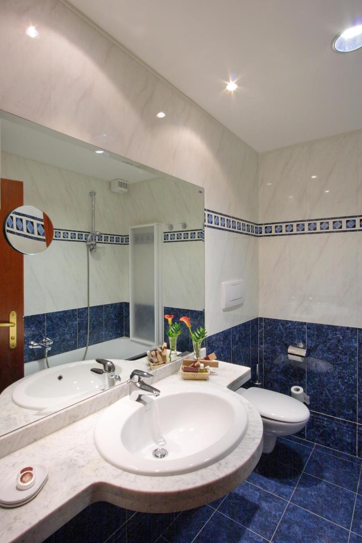 Hotel Centro Benessere Gardel Arta Terme Exteriör bild