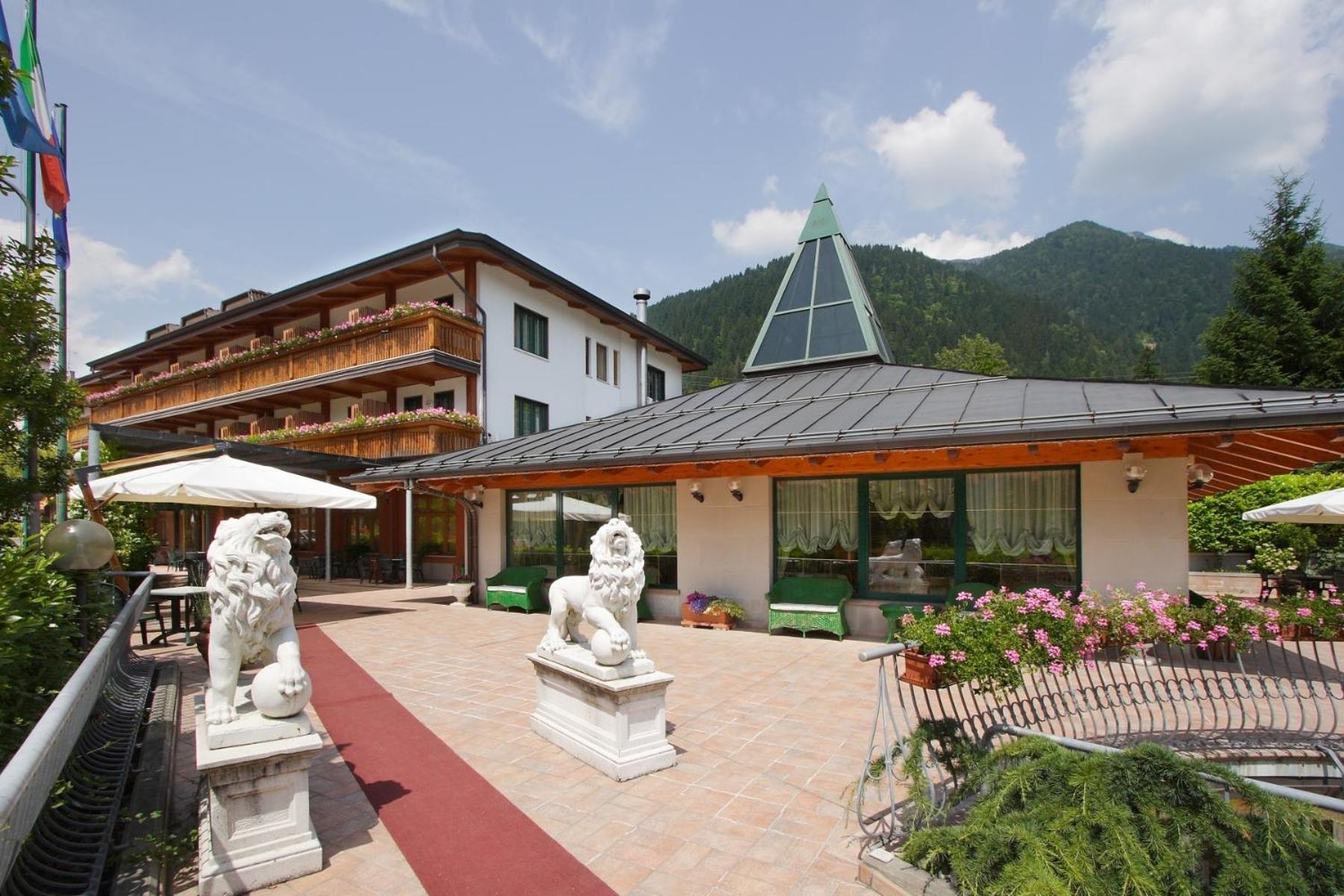 Hotel Centro Benessere Gardel Arta Terme Exteriör bild